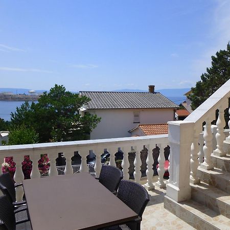 Apartments Villa Rosmarin Omišalj Esterno foto