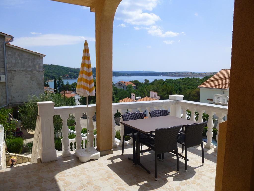 Apartments Villa Rosmarin Omišalj Esterno foto