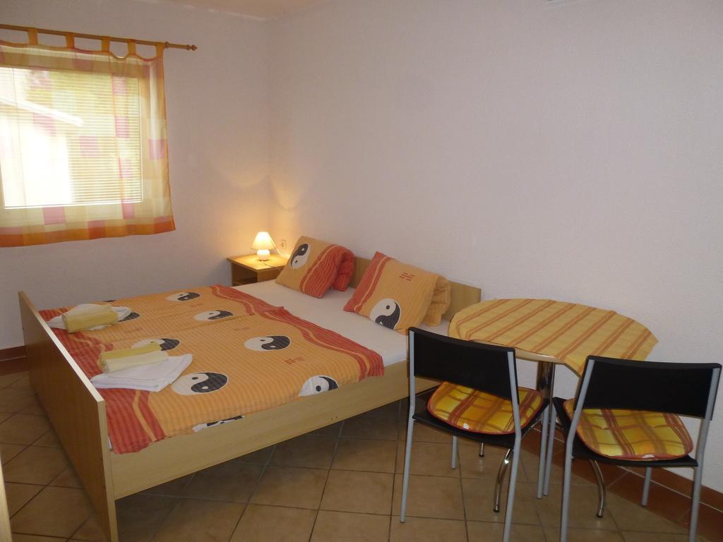 Apartments Villa Rosmarin Omišalj Camera foto