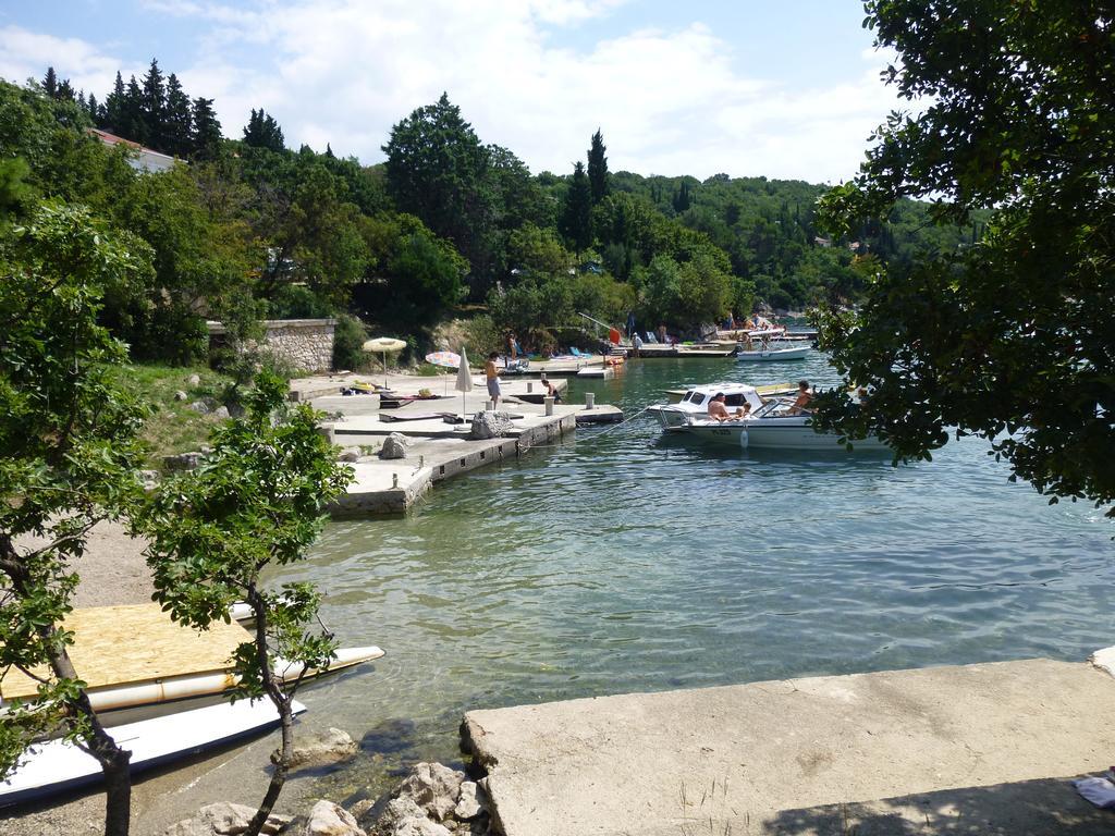 Apartments Villa Rosmarin Omišalj Esterno foto