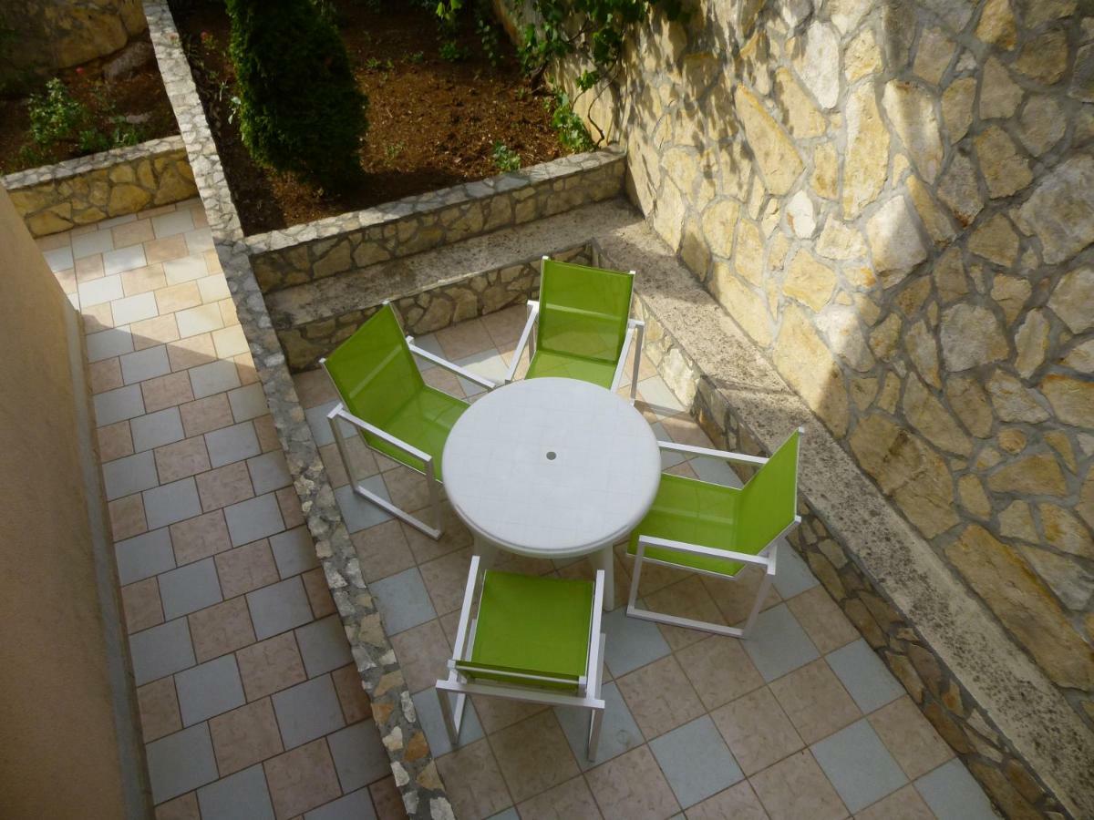 Apartments Villa Rosmarin Omišalj Esterno foto